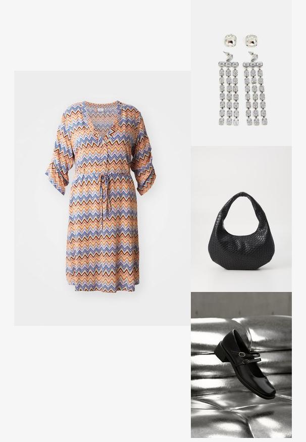Vestido estampado con un diseño de zigzag en naranja, azul y crema, con escote en V, mangas tres cuartos y cinturilla ajustable.; Zapato Mary Jane de cuero negro con dos correas con hebilla flotando sobre un sofá plateado brillante y capitoné.; Bolso de mano tejido en negro con un asa curvada, que presenta una superficie texturizada y una forma holgada. Acabado suave con una silueta orgánica.; Pendientes colgantes de cristal con herrajes en tono plateado, que presentan un stud cuadrado y filas en cascada de cristales rectangulares y octogonales.