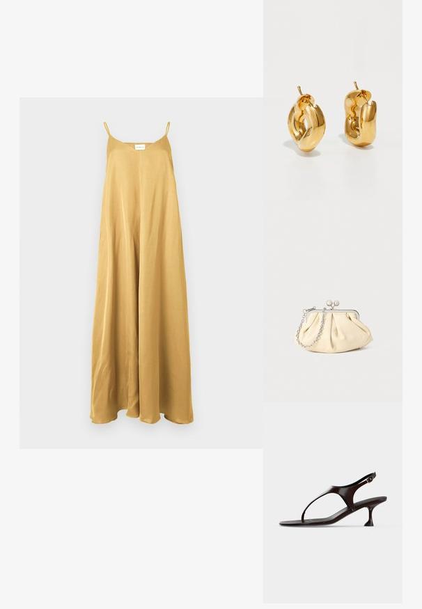 Robe longue sans manches en satin jaune moutarde avec fines bretelles et coupe ample et fluide, accrochée sur un fond uni.; Sandale slingback en cuir verni marron foncé avec petit talon et bride entre les orteils sur fond blanc.; Pochette en cuir beige plissé avec un cadre en métal argenté, dotée de deux fermoirs ronds décoratifs et d'une chaîne en argent.; Boucles d'oreilles créoles en or massif avec un design tubulaire légèrement tordu et des fermoirs à tige sur un fond blanc.