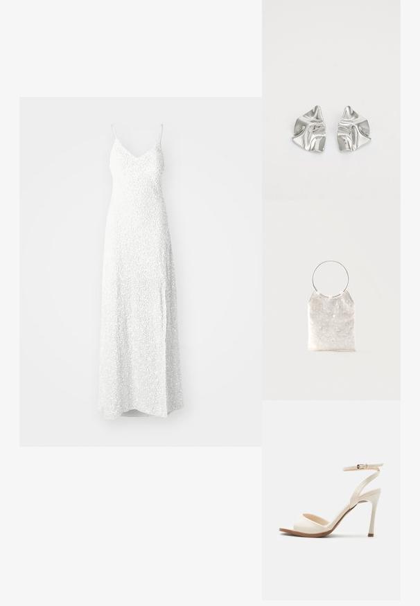 YAS YASMIRA STRAP TRAIN DRESS CELEB - Iltapuku - gardenia; Beige korkokengät, joissa ohut nilkkahihna ja kullanvärinen solki, avoin varvas ja hoikka piikkikorko valkoisella taustalla.; Valkoinen silkkinen clutch-laukku hopeisilla kukkakirjotuilla paljeteilla ja suurella hopeisella metallisella pyöreällä kahvalla yksivärisellä taustalla.; Hopeakauppaketju, jossa on aaltoileva, veistoksellinen muotoilu ja kiiltävä pinta, esittelee epäsäännöllisiä muotoja, korostaen nykyaikaista estetiikkaa.