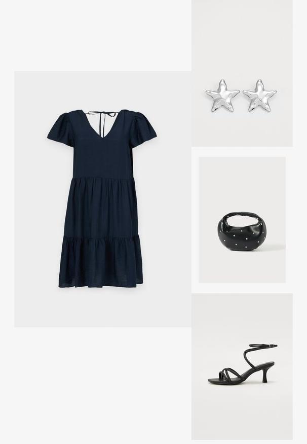Vestido azul marino con mangas cortas abullonadas, escote en V profundo, dobladillo en capas y cierre de lazo en la parte posterior, hecho de una tela ligera.; Even&Odd Wide Fit Sandalias - black; Bolso de mano de cuero negro con forma redondeada, decorado con detalles de tachuelas plateadas y un asa corta. Textura lisa y cierre con cremallera.; Pendientes en forma de estrella plateada con una superficie pulida y brillante. Cada pendiente presenta cinco puntas y sutiles detalles de textura en la superficie.