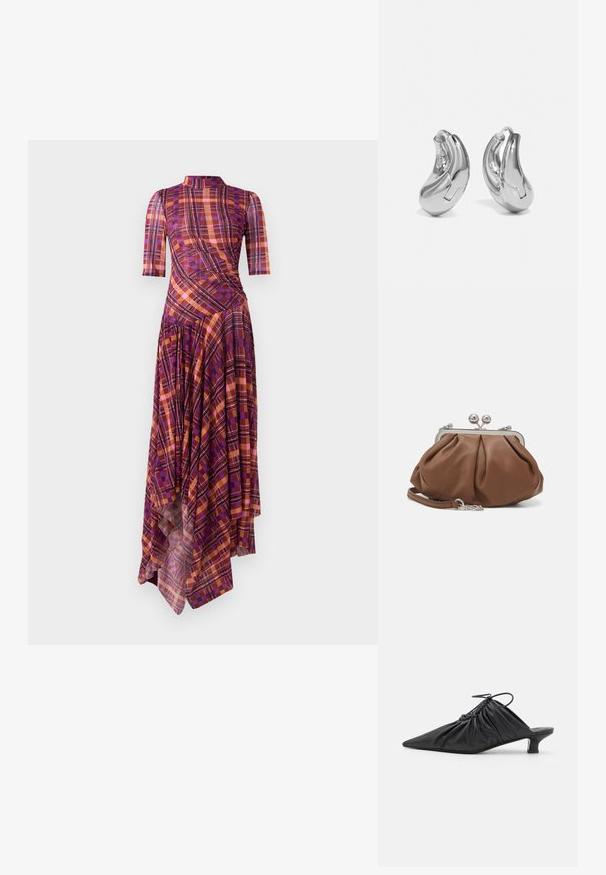 Lila- und orangefarbener Karo-Kleid mit kurzen Ärmeln, stehendem Kragen, asymmetrischem Saum und fließenden Falten, die eine Mischung aus geometrischen Mustern zeigen.; Schwarze Leder-Mules zum Hineinschlüpfen mit spitzer Zehe, geraffter Textur und kleinem Kitten-Heel. Verfügt über ein Zugbanddetail am Öffnung.; Weekend Max Mara PRATI - Clutch - cuoio; Silberne Creolen mit einer gebogenen, glänzenden Oberfläche und einem nahtlosen Design. Verfügt über einen Scharnierverschluss für sicheren Halt.
