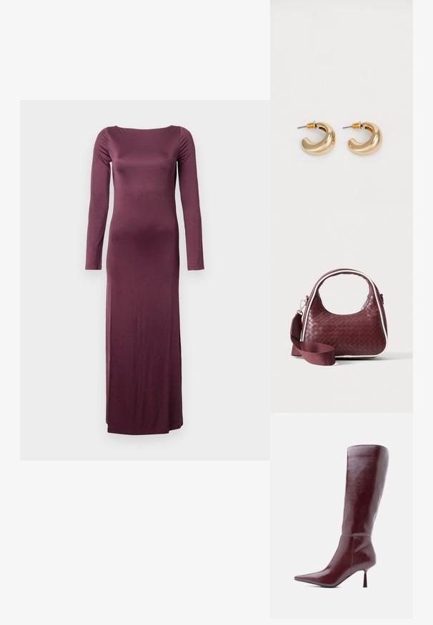 Langarm, vloerlange jurk van diep bordeauxkleurige stof. Heeft een bootnek en een gladde, aansluitende silhouet.; Knee-high bordeaux leren laars met een puntige neus, glanzende afwerking en een slanke, stilettohak. Soepele textuur met een gestroomlijnd silhouet.; Donkerrode geweven leren handtas met gebogen handvat, witte bies, zilveren rits en afneembare brede stoffen schouderriem tegen een effen achtergrond.; Twee glanzende gouden hoepel oorbellen in een gebogen ontwerp, met oranje accenten bij de oorpost, tegen een eenvoudige witte achtergrond.