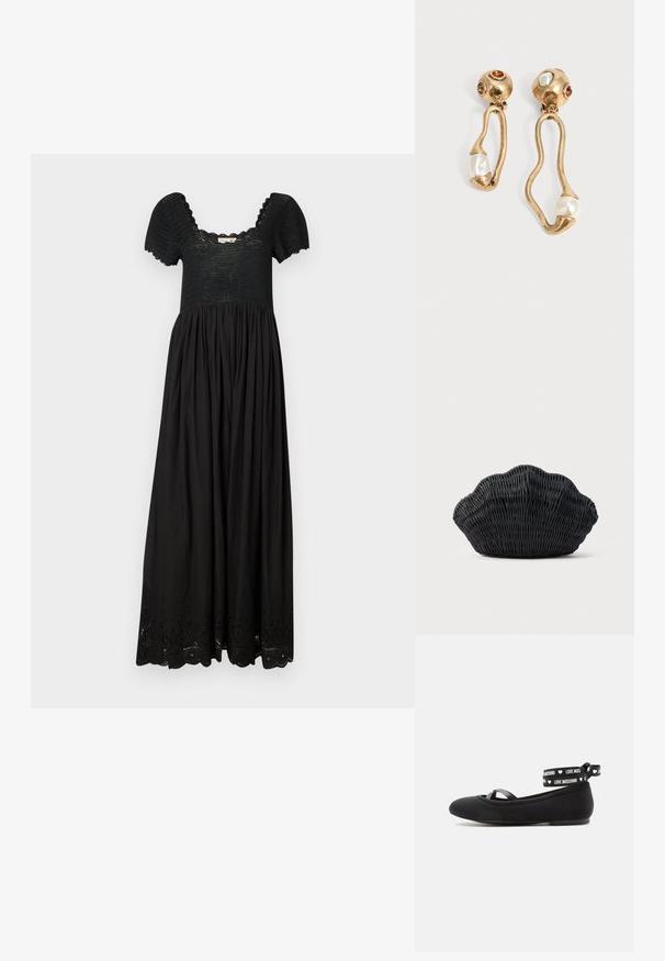 Schwarzes Maxikleid mit einem strukturierten Oberteil, kurzen Puffärmel und einem gerafften Rock, der am Saum zarte Lochstickereien aufweist.; Schwarzer flacher Ballettschuh mit dünnen Kreuzriemen und Knöchelriemen mit weißem Text und Herzmustern ""LOVE MOSCHINO"".; Schwarze Korbtasche in Muschelform mit gebogenem Oberteil und gewebter Textur auf einfarbigem Hintergrund.; Ohrringe in Goldton mit unregelmäßigen offenen Formen, jeweils mit einer Perle am unteren Ende und Edelsteindetails an den runden Steckern.