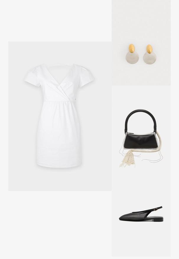 Vestido blanco de algodón con mangas cortas abullonadas, un escote en V profundo y una cintura fruncida. Textura suave, longitud por encima de la rodilla y detalles mínimos.; Zapato plano negro tipo slingback con punta estrecha, parte superior de malla, correa ajustable con hebilla y tacón bajo apilado sobre fondo blanco.; Bolso de cuero negro con un asa redondeada, cremallera plateada, ribete de piel de oveja blanca, y un largo borlón crema unido a la parte delantera.; Pendientes de metal dorado y plateado con base de disco redondo y pieza superior ovalada, textura suave y acabado pulido.