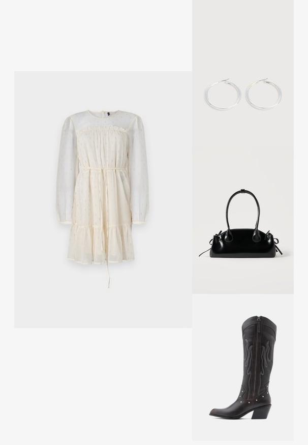 Robes crème avec de longues manches bouffantes en voile, un corsage froncé et une jupe à niveaux. Présente des accents subtils en argent et une taille à cordon.; Bottes de cowboy en cuir marron avec surpiqûres en forme de flammes, fermeture éclair latérale, clous argentés, bout pointu et talon superposé.; Petit sac à main noir brillant avec deux longues anses et des détails à cordon sur les côtés sur un fond clair uni.; Paire de boucles d'oreilles créoles argentées brillantes avec fermoirs en fil fin, présentée sur un fond gris clair.