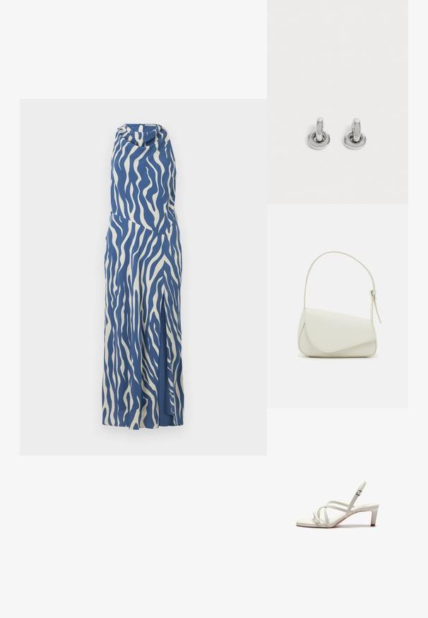 Vestido sin mangas en azul y crema con un patrón de olas, escote drapeado y abertura lateral, hecho de una tela suave y ligera.; Zign Tacones - off white; Bolso de mano de imitación cuero blanco con una forma triangular estructurada, correa ajustable única y cierre con solapa acentuada en curva.; Par de pequeños pendientes de aro plateados brillantes con base redonda, exhibidos sobre un fondo claro y liso.