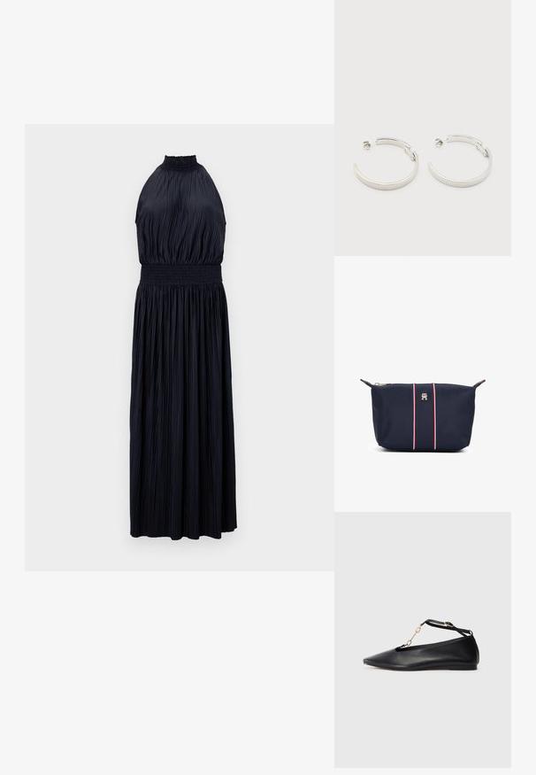 Halterneck-Kleid in Dunkelblau, mit plissiertem Stoff, gerafftem Taillenbereich und fließendem, bodenlanger Silhouette. Ganze Oberfläche mit glatter Textur.; Schwarze Leder-Ballerinas mit spitzem Zehenbereich, Cut-Out-Design, Knöchelriemen und goldener Kettenakzent. Glatte Textur, minimaler Absatz.; Marineblaue Stofftasche mit einem goldenen Logo, das zwei rot-weiße Streifen vertikal in der Mitte zeigt, und einem Reißverschluss.; Ohrstecker in Silberoptik, halbkreisförmig mit geriffelter Textur und Steckverschlüssen, auf weißem Hintergrund.
