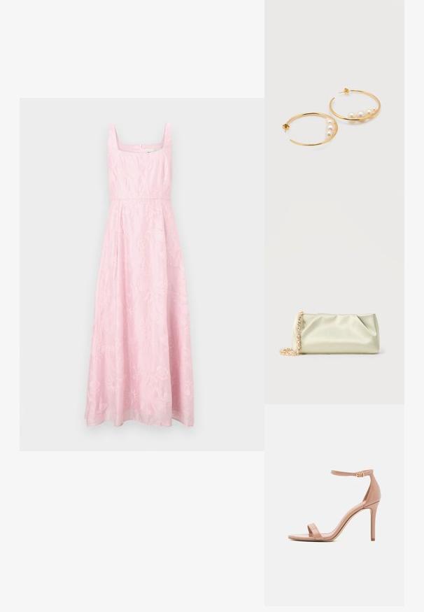 Vestido rosa sem mangas com decote quadrado, apresentando bordado floral e uma forma fluida em linha A. Fecho de correr escondido na parte de trás.; Madden Girl BRAZEN - Sandálias - dark nude; Mala de mão de cetim verde claro com correia de corrente dourada e de cristal, forma retangular com dobras suaves sobre um fundo simples.; Brincos de argola dourados, cada um com cinco pérolas brancas graduadas em tamanho ao longo da curva interior, sobre um fundo branco simples.