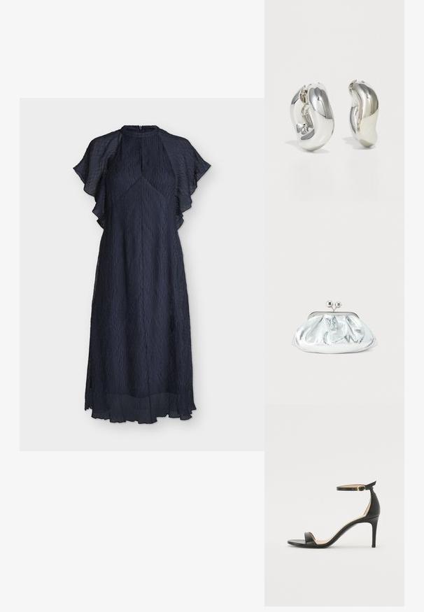 Robe midi bleu marine texturée avec manches volantées, col montant et ourlet légèrement évasé, présentée sur fond blanc.; Sandale à talons hauts en cuir noir avec une lanière de cheville. Présente une texture lisse, un bout ouvert et un talon fin. Détail de boucle en ton doré.; Petit sac pochette métallique argenté avec un design arrondi et froncé, fermeture à clip avec deux boules argentées.; Boucles d'oreilles sculpturales en argent avec des formes douces et courbes et des surfaces réfléchissantes. Présentent un design de boucle fermée et une forme organique distincte.