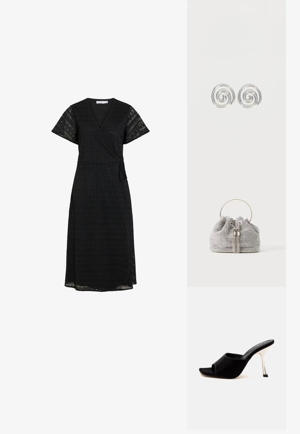 Schwarzes Wickelkleid mit kurzen Ärmeln und aufwendigen Spitzenverzierungen, mit einem seitlichen Bindeband und einem fließenden Saum, geeignet für verschiedene Anlässe.; Schwarzer Mule mit offenem Zehenbereich, glänzendem silbernem Stiletto-Absatz und tiefem Ausschnitt auf weißem Hintergrund.; Kleine silberne Abendtasche, bedeckt mit funkelnden Strasssteinen, mit rundem Metallgriff und zwei dekorativen Quasten vorne.; Paar silberne Spiral-Creolen mit glattem, rundem Design auf einfachem weißem Hintergrund.