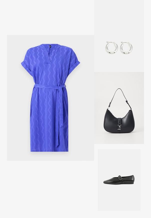 Robe à manches courtes, longueur genoux, de couleur violet vif, avec des motifs en zigzag, un col en V et une ceinture assortie à la taille. Tissu texturé.; Chaussure plate en cuir noir avec un orteil pointu, présentant une sangle à boucle métallique sur le cou-de-pied et une semelle basse et flexible.; Pieces PCLIKA SHOULDER BAG - Sac à main - black; Boucles d'oreilles en argent avec une finition polie, présentant une forme circulaire et une fermeture à charnière. Texture lisse avec un minimum de détails.