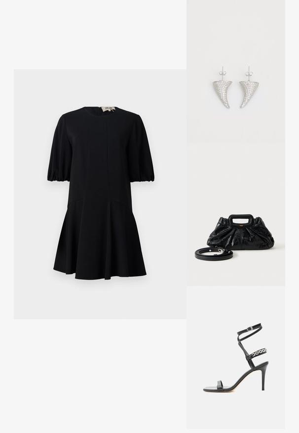 Vestido negro con un escote redondo, mangas cortas abullonadas y una falda acampanada. Fabricado en un tejido suave con detalles de costura.; Sandalia negra de tacón alto con tira delgada en el tobillo, tira en la parte media del pie decorada con eslabones de cadena plateados y diseño de punta abierta.; Bolso pequeño de cuero negro con textura fruncida, asa rectangular y correa de hombro delgada y desmontable colocada al lado.; Pendientes en forma de cuerno plateado, engastados con pequeñas piedras transparentes, que cuentan con un cierre trasero para su sujeción. Textura suave y acabado metálico.
