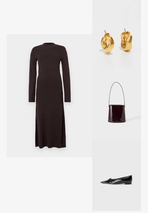 Robe en tricot marron à manches longues avec un col haut et des fentes sur les côtés. Texture lisse et silhouette ajustée. Design simple et minimal.; Chaussure plate en cuir verni noir avec un bout pointu, une petite lanière décorative et un petit talon carré. Texture lisse et design épuré.; Sac seau brun foncé brillant avec une longue sangle fine et des coutures visibles minimales sur un fond clair.; Boucles d'oreilles créoles en or massif avec un design tubulaire légèrement tordu et des fermoirs à tige sur un fond blanc.