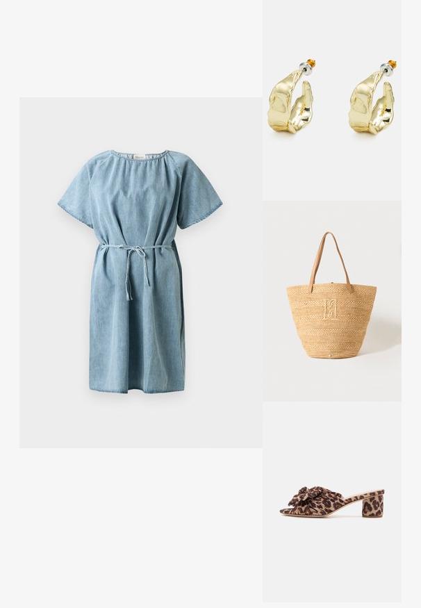 Lyseblå denimkjole med korte ærmer, samlet nakke og bælte i taljen. Har et afslappet fit og knælang nederdel.; Leopardprint hæl mules med plisseret overdel og blomsterdetalje. Åben tå-design og en mellem stor blokhæle med struktureret mønster.; Beige vævet stråtaske med to lysebrune læderhåndtag og et diskret broderet monogram i midten foran.; Guldtonede øreringe formet som abstrakte hænder, med en skinnende overflade, intrikate detaljer og en sølv- og guldfarvet post til sikker fastgørelse.