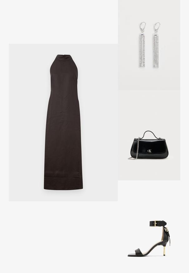 Vestido negro de cuello halter con silueta recta, hecho de una tela suave, que presenta un ligero brillo y un diseño hasta los tobillos.; Sándal de tacón de cuero negro con punta cuadrada, correa en el tobillo con hebilla dorada y un tacón metálico esbelto. Textura suave, diseño minimalista.; Bolso de mano de cuero negro con correa de cadena, forma estructurada y un acento de logo plateado. Textura suave con cierre de solapa.; Pendientes de plata con dos barras alargadas, cada una decorada con pequeños rhinestones claros en un patrón lineal. Cierre de presión.