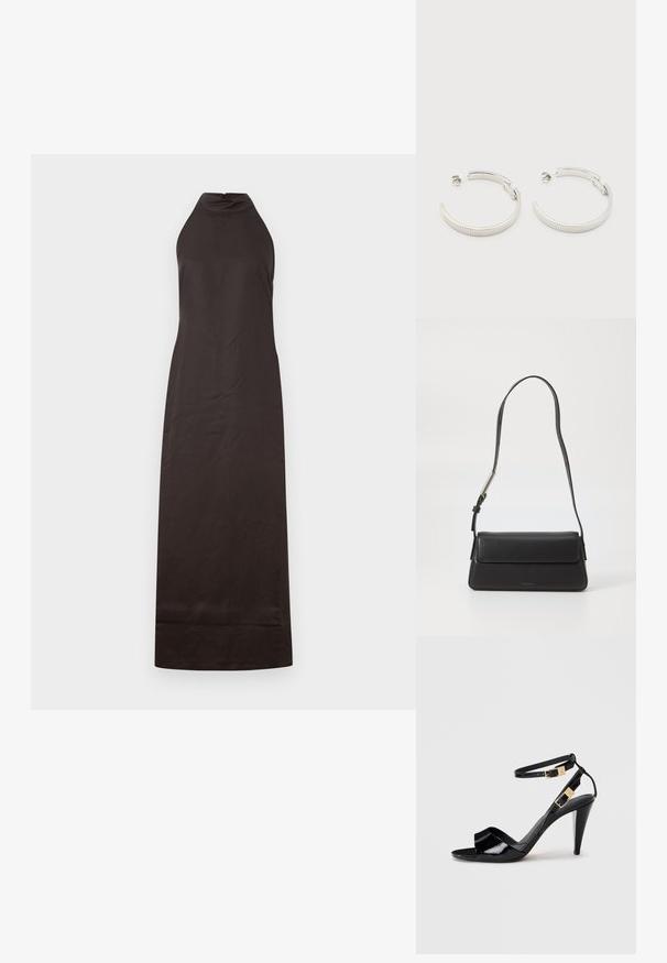 Vestido negro de cuello halter con silueta recta, hecho de una tela suave, que presenta un ligero brillo y un diseño hasta los tobillos.; Sандalia de tacón alto de charol negro con dobles correas en el tobillo y hebillas doradas, punta abierta y tacón delgado y afilado sobre un fondo neutro.; Bolso de mano de cuero negro con forma rectangular y solapa plegable. Presenta una correa delgada y una marca mínima en la parte delantera.; Pendientes de aro semicírculo en tono plateado con textura acanalada y cierre de presión sobre fondo blanco.