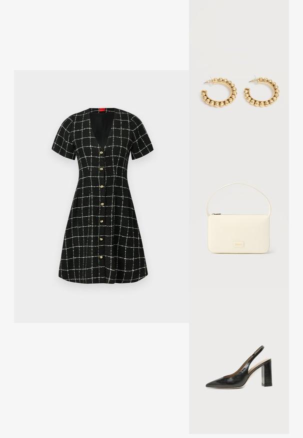 Sort kjole med korte ærmer, V-hals og frontknapper. Har et hvidt rutenetmønster og en udskåret nederdel. Tekstureret stof.; Sort læder peep-toe slingback sko med høj blokhæl og beige indvendig foring mod en ensfarvet lys baggrund.; Kremfarvet rektangulær håndtaske med en enkelt rem og lynlås øverst, med en lille præget logo-plakette foran.; Et par guldfarvede creoler med afrundede perle-detaljer langs den ydre kant på en lys baggrund.