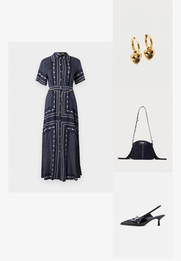 Robe longue bleu marine à manches courtes, motifs cachemire et points blancs, boutons à l'avant, col, et une fine ceinture chaîne dorée à la taille.; Chaussure à talon bas en cuir verni noir avec bride arrière, bout pointu et détail boucle argentée sur fond blanc uni.; Sac à main en daim bleu foncé avec des coutures blanches, une poignée découpée, une bandoulière à motif et de longues franges des deux côtés.; Boucles d'oreilles créoles en or avec pendentifs en forme de cœur. Chaque cœur présente une surface texturée et une pierre précieuse noire centrale sertie de griffes.