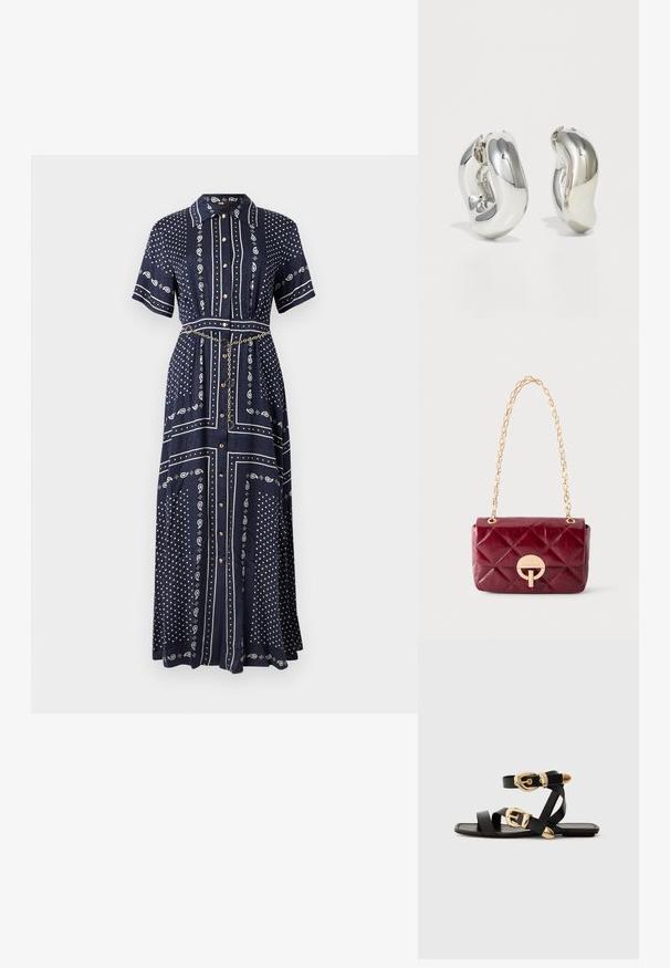 Robe longue bleu marine à manches courtes, motifs cachemire et points blancs, boutons à l'avant, col, et une fine ceinture chaîne dorée à la taille.; Sandales en cuir noir avec des accents de boucles dorées, présentant plusieurs brides et un design de semelle plate pour un port ouvert.; Petit sac à main en cuir rouge foncé matelassé avec fermoir circulaire doré et bandoulière chaîne dorée sur fond uni.; Boucles d'oreilles sculpturales en argent avec des formes douces et courbes et des surfaces réfléchissantes. Présentent un design de boucle fermée et une forme organique distincte.