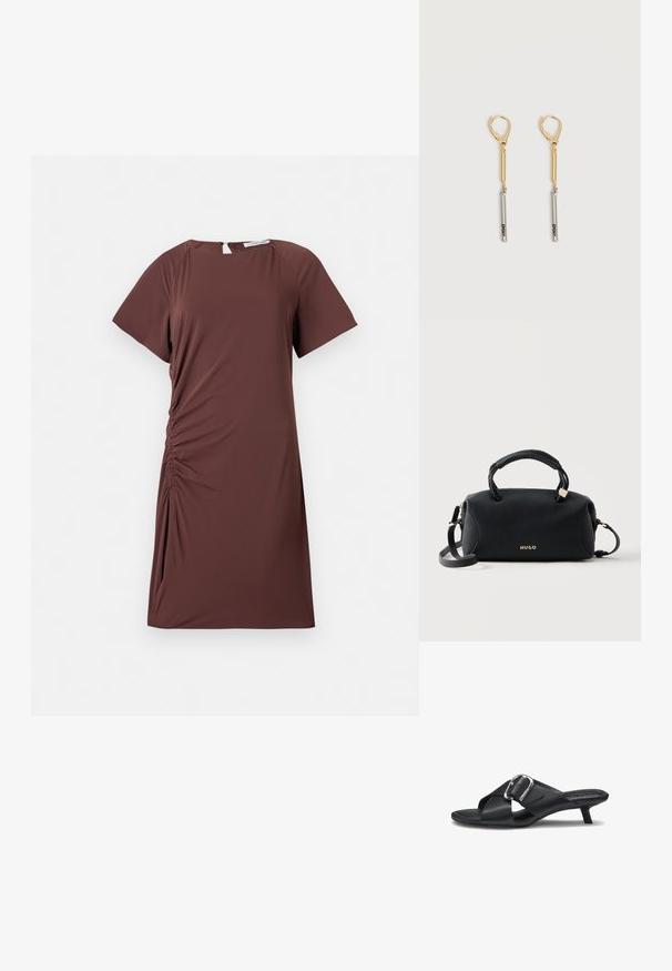 Vestido marrón de manga corta en tejido ligero con escote redondo y detalle fruncido en el lateral, creando una silueta ajustada.; Sandalia tipo slide de cuero negro con un pequeño tacón bajo tipo kitten, tiras anchas en cruz y un gran detalle de hebilla plateada en el lateral.; Bolso Hugo negro con asas superiores trenzadas, herrajes dorados y correa de hombro desmontable sobre un fondo liso y claro.; Pendientes colgantes de oro y plata con cierres de palanca, que presentan una barra de oro unida a una barra de plata grabada con "DKNY" sobre un fondo blanco.