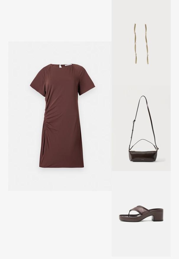 Robe marron à manches courtes en tissu léger avec un col rond et un détail froncé sur le côté, créant une silhouette ajustée.; Sandale marron à talon avec lanière en mesh et design en tige, dotée d'un talon bloc et d'une semelle cousue, présentée de profil sur fond blanc.; Petit sac à bandoulière en cuir marron foncé brillant avec bandoulière réglable, poignée supérieure et fermeture éclair dorée.; Longues boucles d'oreilles en or composées de quatre barres incurvées allongées reliées entre elles sur fond blanc.