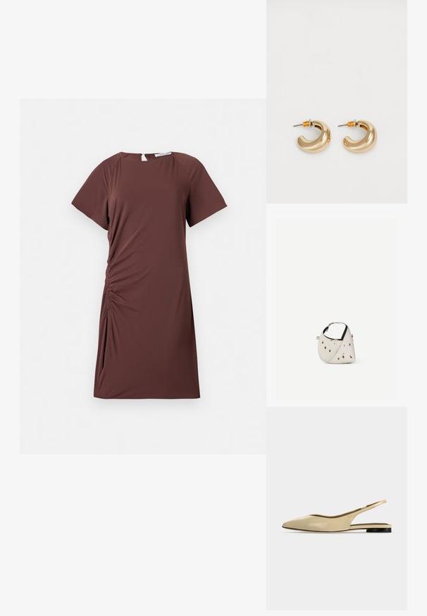 Bruine, korte mouw jurk van lichtgewicht stof met een ronde halslijn en verzamelde zijdetails, waardoor een getailleerd silhouet ontstaat.; Beige platte slingback schoen met puntige neus, lage zwarte hak en een glad leren afwerking, zijaanzicht op een effen achtergrond.; Kleine witte handtas met bruine vlekken, afgeronde driehoekige vorm, zwarte binnenvoering en korte verstelbare band met zilveren gesp.; Twee glanzende gouden hoepel oorbellen in een gebogen ontwerp, met oranje accenten bij de oorpost, tegen een eenvoudige witte achtergrond.