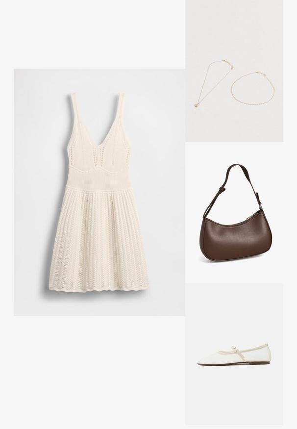 Strickkleid in Creme mit V-Ausschnitt, geripptem Oberteil und ausgestelltem Rock mit wellenförmigem Saum und durchgehendem Lochmuster.; Weißer Mary Jane Ballerinaschuh mit spitz zulaufender Schuhspitze, dünnem verstellbarem Riemen mit silberner Schnalle und brauner Sohle auf weißem Hintergrund.; Kleine braune Lederschultertasche mit verstellbarem Riemen und Reißverschluss, vor weißem Hintergrund. Kein sichtbares Branding oder Verzierung.; Zwei zarte goldene Ketten liegen auf einer weißen Oberfläche; eine mit einem runden Perlmutt-Anhänger, die andere ein einfacher Kettenarmband.