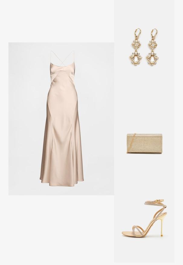 Robe de soirée en satin beige à fines bretelles, avec un corsage ajusté, une silhouette drapée et un ourlet évasé. Texture lisse avec une légère brillance.; ALDO MANAELDEN - Sandales à talons hauts - gold-coloured; Clutch métallique doré avec une surface texturée, dotée d'une chaîne et ayant une forme rectangulaire, conçu pour une utilisation en soirée.; Boucles d'oreilles pendantes dorées présentant un design en grappe avec des cristaux clairs ronds et en forme de goutte, mettant en valeur des détails élaborés.