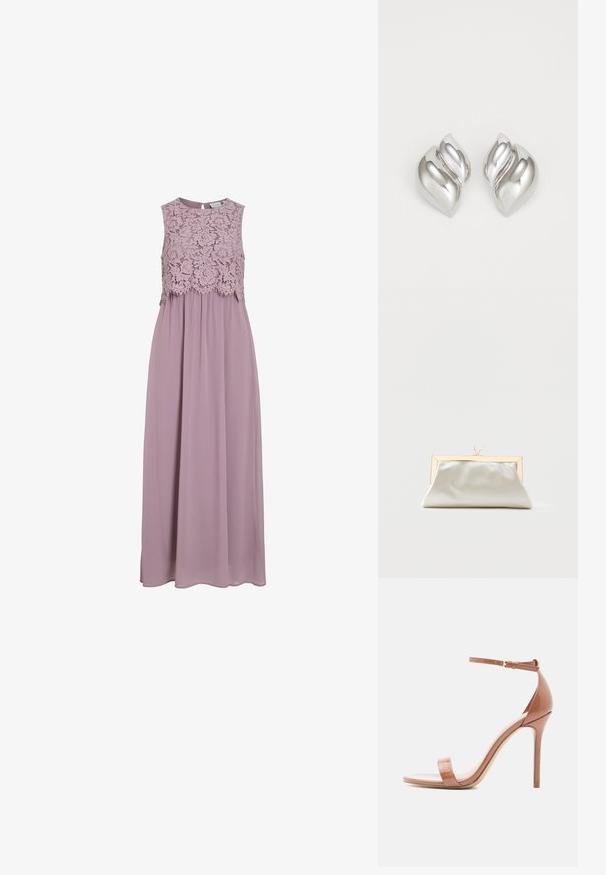 Maxi-jurk in gedempt lavendel, met een kanten lijfje en mouwloos ontwerp. Vloeiende stof met een subtiele glans en een geplooid taille-detail.; Naakte lakleren sandalen met hak, voorzien van een dunne enkelband, open tenen en een naaldhak. Gladde textuur en minimalistische stijl.; Kleine glanzende zilveren clutch met een gouden frame en twee ronde sluitingen bovenop, tegen een effen lichte achtergrond.; Zilveren oorbellen met een organische, abstracte vorm. Gladde, glanzende oppervlakte met een taps toelopend ontwerp. Beschikken over subtiele rondingen en een centrale lijn detail.