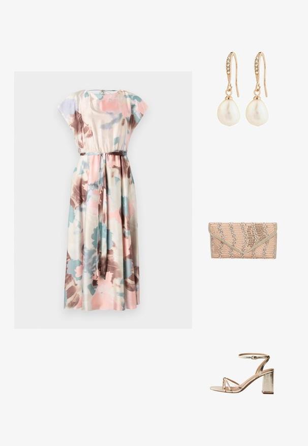 Maxi kjole med korte cap ærmer, blomster mønstre i pink, blå og brun på creme farvet stof, med en elastisk liv og matchende bælte.; Guldmetallic sandal med blokhæl, tynde remme over tæerne og justerbar ankelrem med spænde.; Clutch-pung i blød pink med bølgemønster. Har perlede detaljer og metallisk trim. Lavet af strukturerede materialer, med en sikker flaplukning.; Øreringe i rosaguld med en struktureret krog, klare krystaller og en hvid, tåreformet perle nederst.