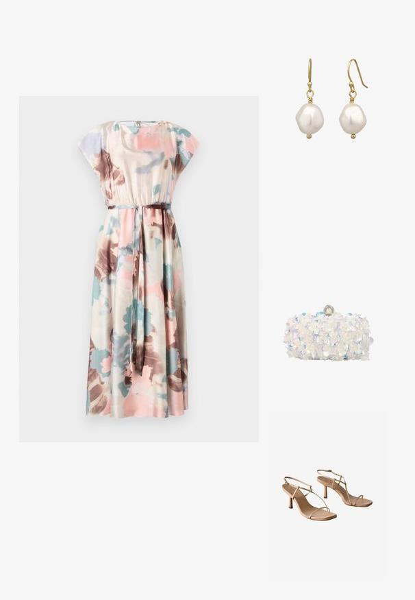 Maxikleid mit kurzen Raglanärmeln, floralen Mustern in Pink, Blau und Braun auf cremefarbenem Stoff, mit einem elastischen Taillenbund und passendem Gürtel.; Nude High Heelsandalen mit quadratischem Zehenbereich, dünnen Riemen, einem verstellbaren Knöchelriemen und einem schlanken 7,5 cm hohen Absatz.; Weiße Clutch-Tasche mit irisierenden Blumenapplikationen und Perlakzenten, mit einem Perlenverschluss oben.; Goldfarbene Ohrringe mit unregelmäßig geformten, glatten weißen Perlen, die an einem Draht-Haken befestigt sind.
