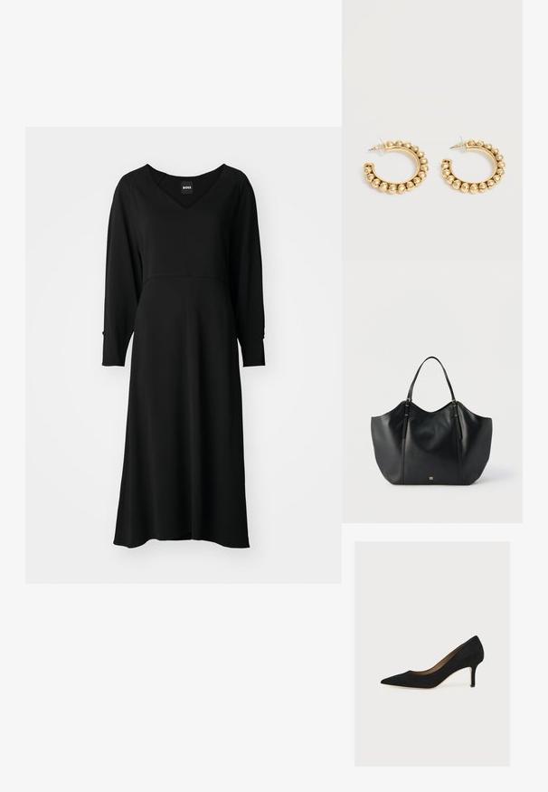 Schwarzes Kleid mit langen Ärmeln, V-Ausschnitt, fließendem Design, knielang und tailliertem Oberteil. Weicher Stoff mit leichtem Glanz und strukturierten Nähten.; Schwarzer Wildleder-Pumps mit spitzer Zehenpartie, mittelhohem Stilettoabsatz und hellbrauner Innensohle auf hellem Hintergrund.; Schwarze Leder-Shopper-Tasche mit zwei Schulterriemen und einem kleinen goldenen Logo unten in der Mitte, präsentiert vor einem schlichten Hintergrund.; Paar goldfarbene Creolen mit abgerundeten Perlendetails entlang des äußeren Randes auf hellem Hintergrund.