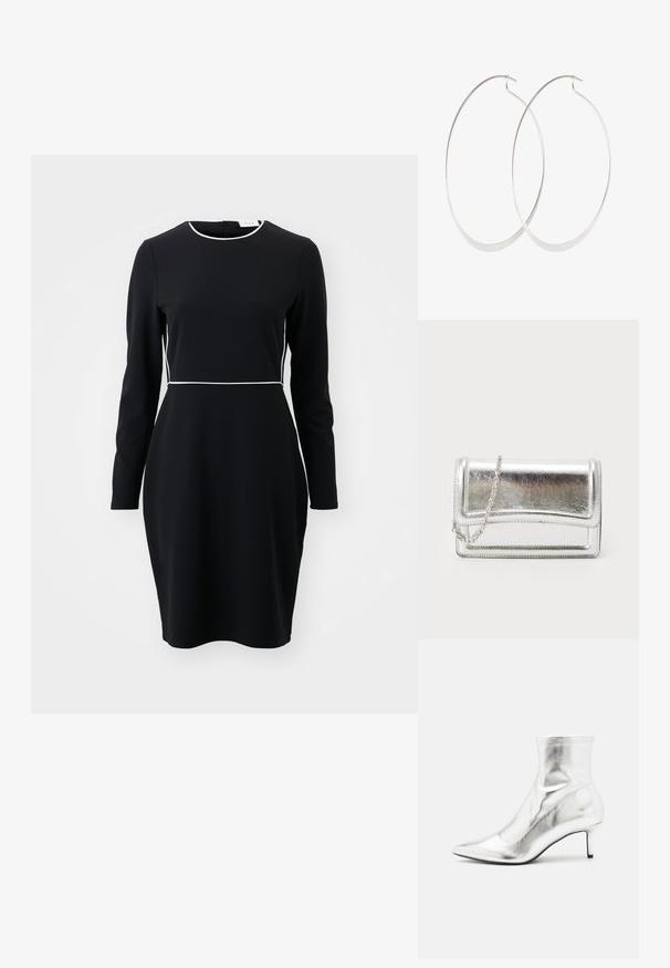 Schwarzes langärmeliges Kleid mit einem runden Ausschnitt und weißen Paspeln entlang der Taille und des Kragens. Aus einem glatten, dehnbaren Stoff gefertigt.; Silberne metallische Knöchelstiefel mit spitzem Zeh und schmalem Absatz. Bietet eine enge Passform und eine glatte, glänzende Textur. Nahtakzente an der Oberseite.; Silberne metallische Clutch-Tasche mit glatter Textur, Klappenverschluss und Kettenriemen. Verfügt über ein strukturiertes rechteckiges Design und gestickte Akzente.; Silberne Creolen mit einem dünnen, glatten Design; länglich-ovale Form; polierte Oberfläche; ausgestattet mit einem sicheren Hakenverschluss.