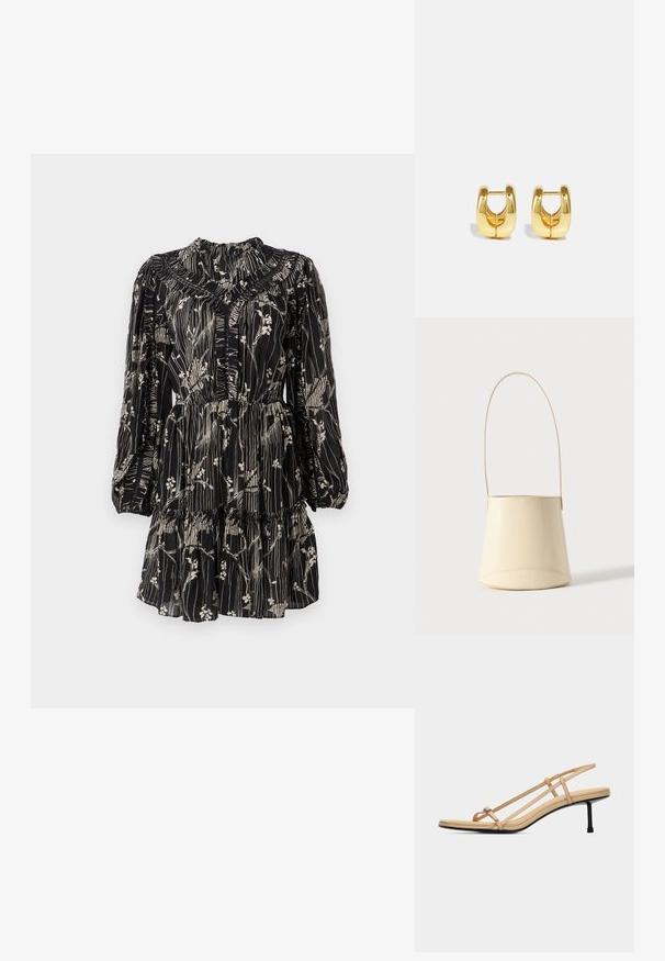 Vestido negro con estampado floral, diseño en capas, mangas largas abullonadas, escote fruncido y un ajuste relajado, confeccionado en una tela ligera.; Sandalia beige con tiras finas, lazo delgado para el dedo, dos tiras laterales, tira trasera, plantilla acolchada y tacón medio delgado en negro.; Bolso tipo bucket de cuero liso color crema con asa larga y nombre de la marca sutilmente grabado en relieve sobre fondo liso.; Pendientes de aro de oro con un diseño elegante y redondeado. Presentan un centro hueco y una superficie brillante, complementando estilos modernos.