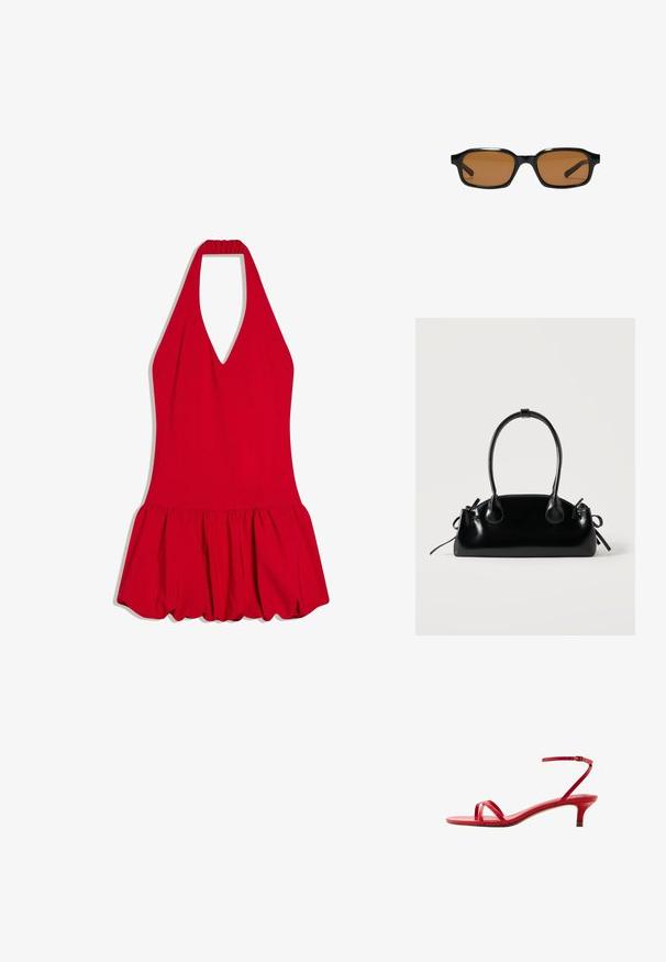 Robe rouge à col licou avec un profond décolleté en V et une jupe évasée froncée, modèle sans manches avec un corsage ajusté.; Sandale en cuir rouge à talon bas avec fines lanières sur les orteils et une bride de cheville avec boucle, vue de côté sur fond blanc.; Lunettes de soleil rectangulaires noires avec des montures épaisses et des verres teintés marron, vues de face sur un fond blanc.; Petit sac à main noir brillant avec deux longues anses et des détails à cordon sur les côtés sur un fond clair uni.