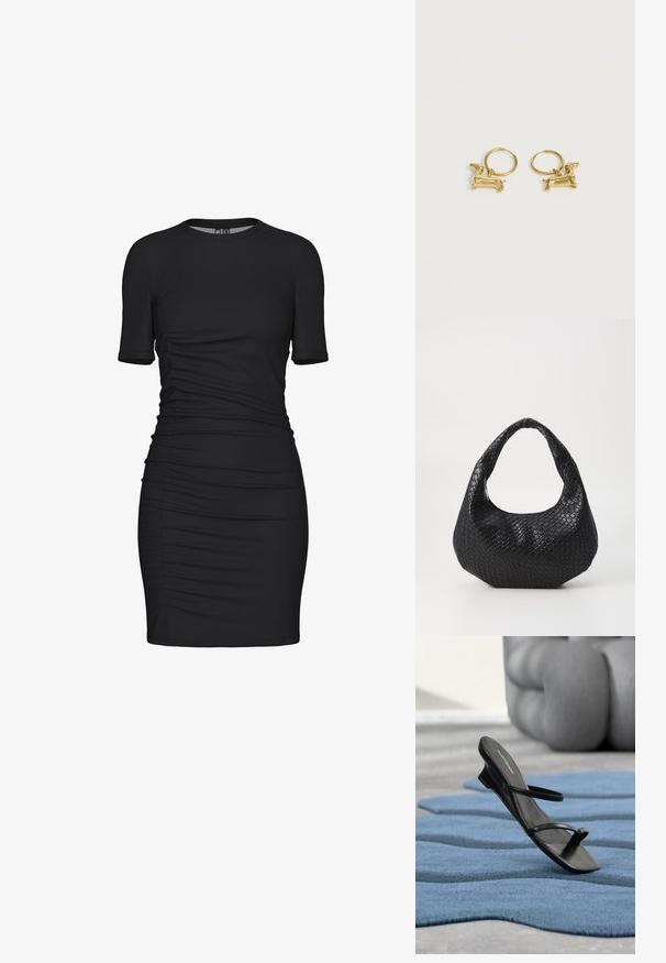 Schwarzes Bodycon-Kleid aus dehnbarem Stoff, mit kurzen Ärmeln, runder Halslinie und gerafften Seitendetails für zusätzliche Textur.; Schwarze Riemchensandale mit Zehenring, auf einem blau strukturierten Teppich präsentiert, mit einem großen grauen Dekorationsobjekt unscharf im Hintergrund.; Schwarze gewebte Handtasche mit einem gebogenen Griff, die eine strukturierte Oberfläche und eine lässige Form hat. Glatte Oberfläche mit einer organischen Silhouette.; Kleine goldene Creolen, jeweils mit einem hängenden Dackel-Charm vor schlichtem weißem Hintergrund.