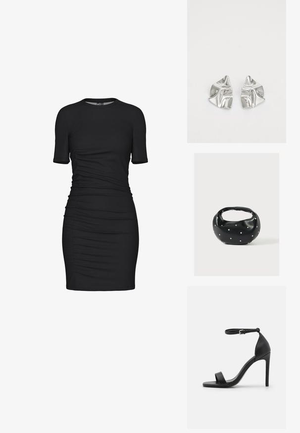 Čierne bodycon šaty vyrobené z elastického materiálu, s krátkymi rukávmi, okrúhlym výstrihom a riasenými detailmi po stranách pre textúru.; Čierne sandále na vysokom opätku s elegantným dizajnom, obsahujúce popruh okolo členka, otvorenú špičku a hladký kožený povrch.; Čierna kožená kabelka s zaobleným tvarom, zdobená striebornými cvočkami a krátkym rúčkou. Hladká textúra a zapínanie na zips.; Strieborné kovové náušnice s vlnitým, sochárskym dizajnom, s lešteným povrchom a nepravidelnými tvarmi, ktoré zvýrazňujú súčasnú estetiku.
