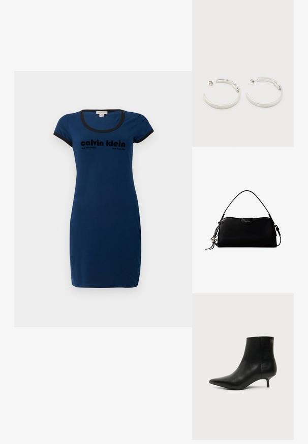Vestido de algodón azul marino con mangas cortas, escote redondo, borde negro, con el logo de "Calvin Klein" en letra negra en negrita.; Botín de piel negra con puntera puntiaguda y tacón bajo estilo kitten sobre fondo claro, mostrando vista lateral exterior.; Bolso rectangular negro de Calvin Klein con una única correa superior, dije con el logo plateado y un pequeño cierre de solapa en la parte frontal.; Pendientes de aro semicírculo en tono plateado con textura acanalada y cierre de presión sobre fondo blanco.