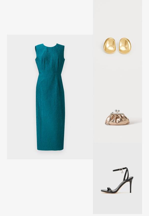 Robe sans manches en teal avec un tissu texturé, silhouette ajustée et design jusqu'aux genoux. Dotée d'un col rond et d'un motif en vague subtil.; Sandale à talon haut noire avec une bride étroite à la cheville, bout carré, cuir lisse et accent de boucle métallique.; Petit sac pochette métallique dorée avec fermoir argenté et chaîne sur un fond clair uni.; Boucles d'oreilles en forme de clou de couleur or, avec une forme lisse et arrondie et une surface réfléchissante, mettant en avant un design minimaliste sans motifs visibles.