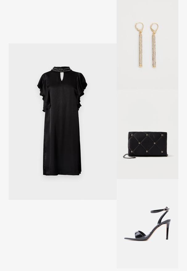 Robe en satin noir avec manches courtes à volants, encolure en forme de goutte d'eau et col clouté. Texture lisse, longueur au genou et coupe décontractée.; Sandale à talon haut en cuir verni noir, à bout ouvert, avec bride à la cheville et fermeture à boucle, vue de profil sur fond blanc.; Clutch en satin matelassé noir avec des clous en pyramide argentés, chaîne, forme rectangulaire et texture lisse. Dimensions de 10 cm x 18 cm x 4 cm.; Boucles d'oreilles en ton doré comportant de longues barres minces ornées de petits strass clairs. Fermoirs à ressort en haut pour un port sécurisé.