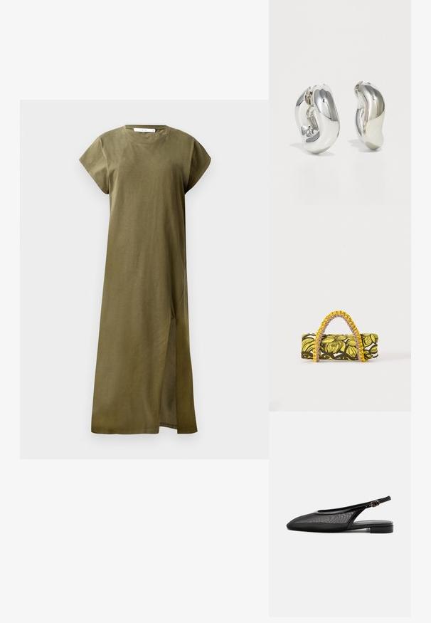 Olivgrünes, knielanges Kleid aus weichem Baumwollstoff mit kurzen Ärmeln, rundem Ausschnitt und einem seitlichen Schlitz für Bewegungsfreiheit. Einfaches und schlichtes Design.; Schwarzer Slingback-Flachschuh mit spitzer Kappe, Mesh-Obermaterial, verstellbarem Schnallenriemen und niedrigem Blockabsatz auf weißem Hintergrund.; Rechteckige Tasche mit gelbem und schwarzem Blumenmuster und geflochtenem gelb-pinkem Griff auf weißem Hintergrund.; Silberne skulpturale Ohrringe mit glatten, geschwungenen Formen und reflektierenden Oberflächen. Sie verfügen über ein geschlossenes Ringdesign und eine ausgeprägte organische Form.