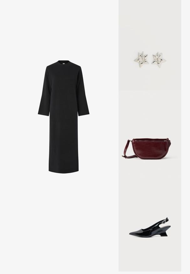 Robe noire à manches longues avec un col haut, confectionnée dans un tissu lisse et texturé. Elle a une coupe droite et tombe sous les genoux.; Chaussure slingback en cuir verni noir avec bout pointu et petit talon bloc incliné sur fond clair uni.; Sac à main en cuir marron foncé avec une forme en demi-lune, une fermeture éclair et une bandoulière amovible. Texture lisse avec un léger éclat.; Boucles d’oreilles créoles en forme d’étoile argentée avec une finition lisse et polie sur un fond blanc uni.