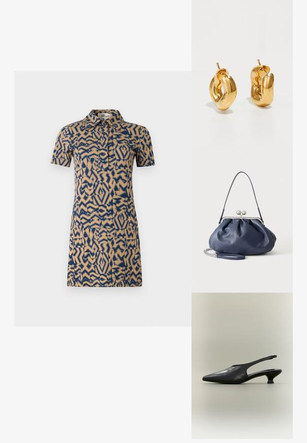 Beige Kurzarmkleid mit blauem geometrischen Muster. Mit Kragen und durchgehender Knopfleiste.; Schwarzer Slingback-Schuh aus Leder mit spitzer Zehenpartie und niedrigem Kitten-Heel vor neutralem Hintergrund.; Weiche navyblaue Ledertasche mit silberner Verschlussklammer, einem einzelnen Schulterriemen und abnehmbarem Ketten-Handgelenksriemen auf weißem Hintergrund.; Fette goldene Creolen mit einem leicht verdrehten, röhrenförmigen Design und Steckverschlüssen auf einem weißen Hintergrund.