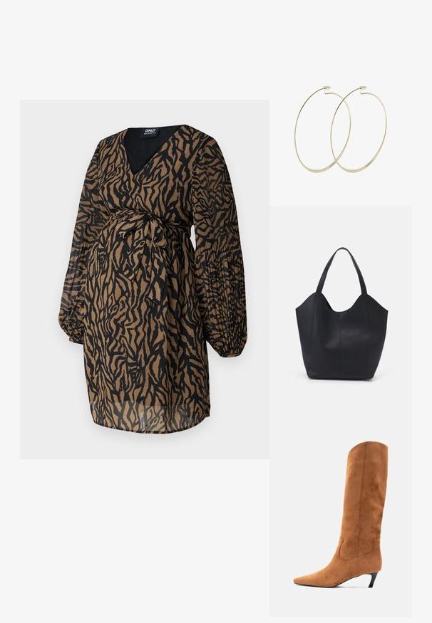 ONLY MATERNITY OLMSTAR DRESS - Denné šaty - dark brown; Hnedá semišová čižma až po koleno s špicatou špičkou a nízkym kužeľovitým podpätkom. Má hladkú textúru a jemné šitie na boku.; Čierna taška s dlhým uchom vyrobená z hladkej kože, s oblým otvoreným vrchom a dvoma ramennými popruhmi, minimalistického dizajnu.; Pilgrim Náušnice - gold-coloured