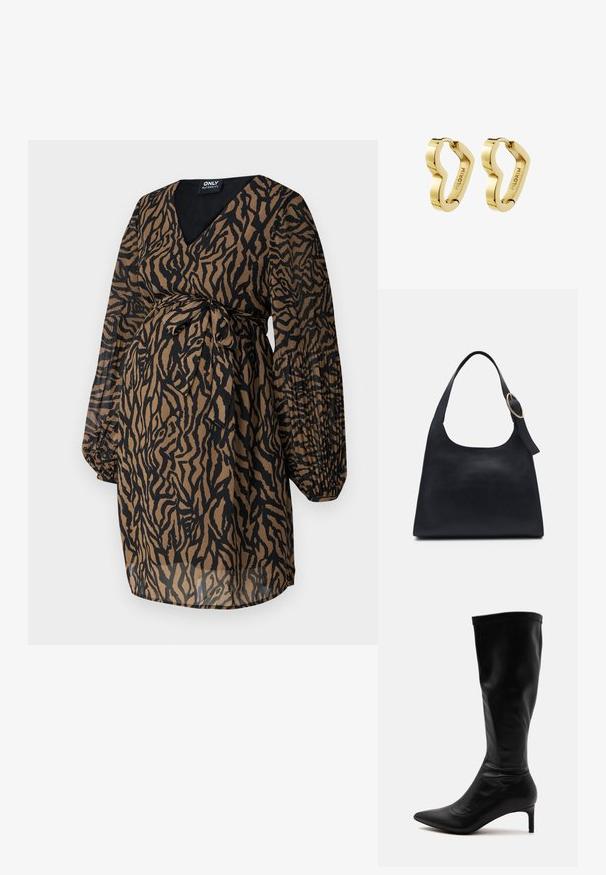 ONLY MATERNITY OLMSTAR - Robe de jour - dark brown; Botte en cuir noire montante au genou avec un bout pointu et un talon moyen fin sur un fond clair uni.; Sac en cuir noir avec une texture lisse, un corps arrondi et une seule anse, ornée d'un accent en métal doré rond.; Paire de boucles d'oreilles créoles dorées polies avec une forme ondulée irrégulière, gravées "PILGRIM" sur la face intérieure.