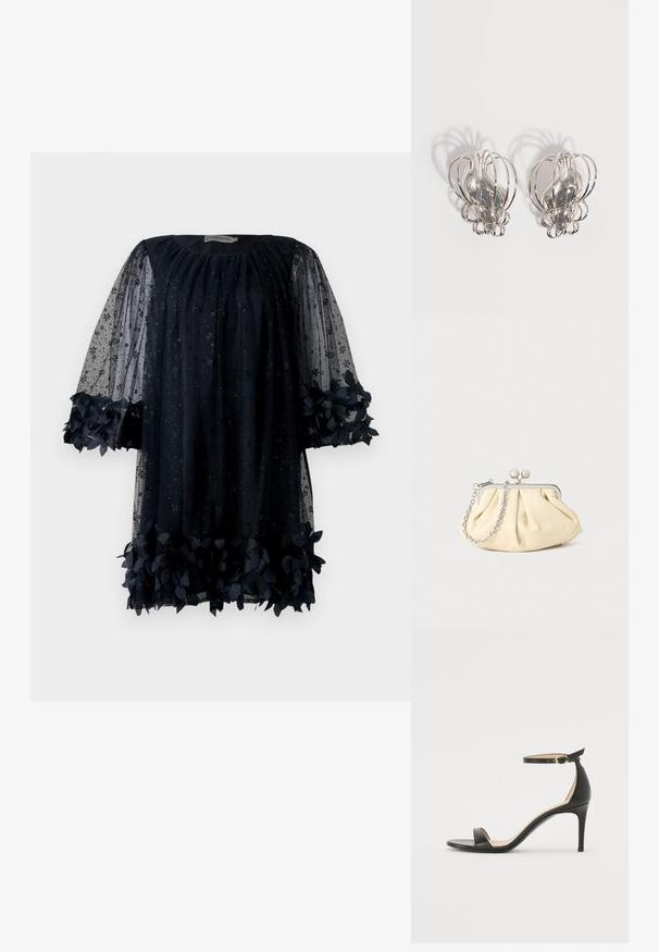 Robe bleu marine en matériau transparent avec des motifs d'étoiles ; dotée de manches bouffantes élégantes et d'une bordure florale froncée à l'ourlet.; Sandale à talons hauts en cuir noir avec une lanière de cheville. Présente une texture lisse, un bout ouvert et un talon fin. Détail de boucle en ton doré.; Pochette en cuir beige plissé avec un cadre en métal argenté, dotée de deux fermoirs ronds décoratifs et d'une chaîne en argent.; Paire de boucles d'oreilles en métal argenté avec un design en cage à fil ouvert et des formes ovales centrales lisses projetant des ombres courbes sur un fond blanc.