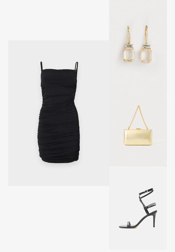 Robe noire sans manches en tissu extensible, dotée d'un design froncé sur toute la surface, avec des bretelles spaghetti réglables et une silhouette ajustée.; Sandale noire à talon haut avec fine bride à la cheville, bride médiane décorée de maillons de chaîne argentés, et design à bout ouvert.; Pochette rectangulaire dorée à finition brillante, fermoir en métal et courte anse en chaîne dorée sur un fond uni clair.; Boucles d'oreilles dorées avec des pierres précieuses rectangulaires transparentes, présentant une délicate rangée de petits cristaux le long du fermoir à ressort.