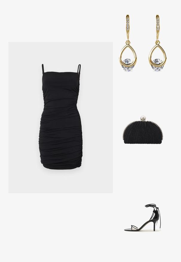 Robe noire sans manches en tissu extensible, dotée d'un design froncé sur toute la surface, avec des bretelles spaghetti réglables et une silhouette ajustée.; Sandale noire à talon haut avec fines brides, lien autour de la cheville et talon aiguille de hauteur moyenne sur fond blanc.; Pochette de soirée noire en tissu texturé, encadrée par une rangée de petites perles, avec un grand fermoir en perle sur le dessus.; Boucles d'oreilles en or en forme de goutte avec des pierres précieuses rondes et transparentes à la base. Section supérieure texturée avec de petits accents ronds le long de l'anneau.