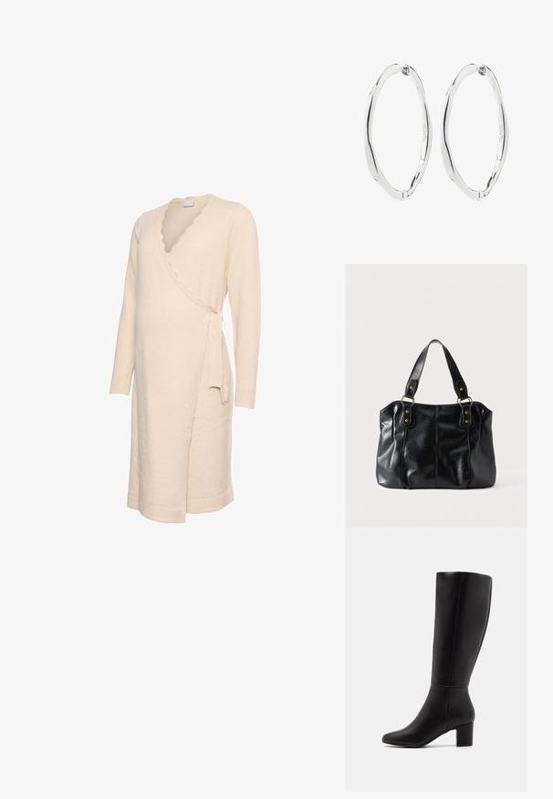 Kremfarvet omslagskjole med lange ærmer, bølget halsudskæring og bindelukning i siden. Blød tekstur og knælængde.; Anna Field by Zalando Høje støvler/ Støvler - black; Sort læder skuldertaske med dobbelte stropper fastgjort med gyldne ringe og nitter, glat og let skinnende overflade, enkelt design.; Par polerede sølv snoede ovale hoopøreringe med hængslede låse, vist mod hvid baggrund.