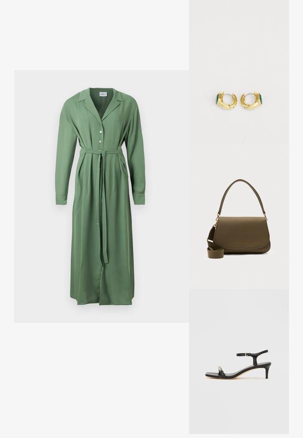 Robe longue boutonnée vert sauge avec col, manches longues, poches latérales et ceinture à nouer à la taille.; Sandale noire en cuir à talon avec bride à la cheville, bout ouvert, devant carré et accent en métal argenté. Design ajusté avec un profil élégant.; Sac à bandoulière en cuir vert olive avec ferrures dorées, rabat incurvé, poignée supérieure unique et sangle en tissu réglable.; Boucles d'oreilles créoles dorées avec une touche de pierre précieuse verte facettée. Surface lisse avec une légère courbure, finition polie et un design minimaliste.
